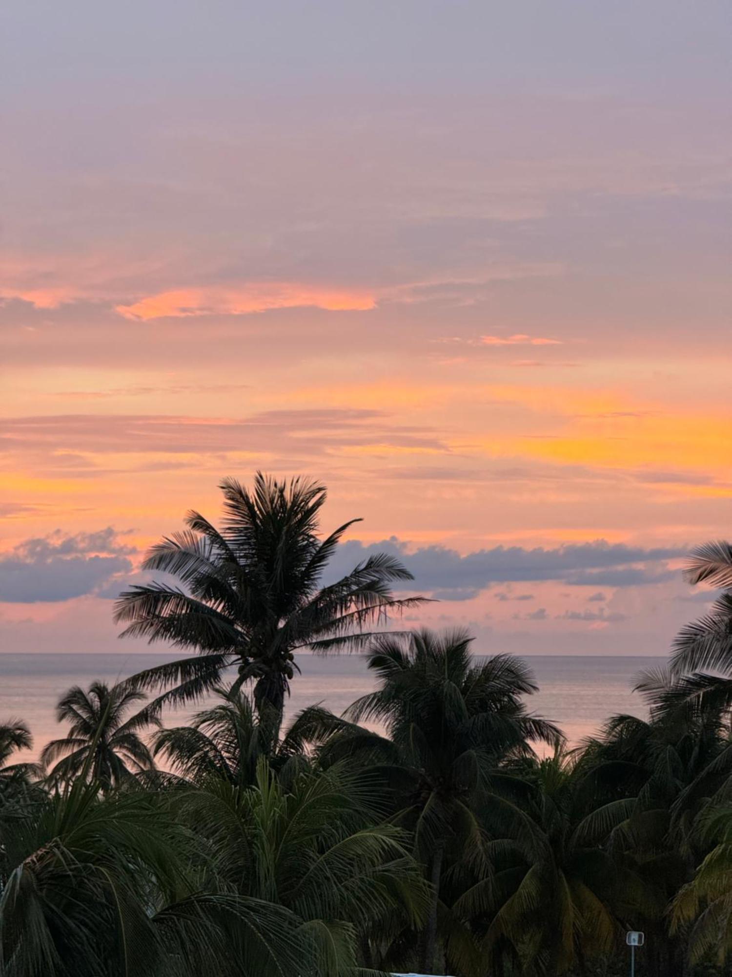 Mexhe Hotel El Cuyo Kültér fotó