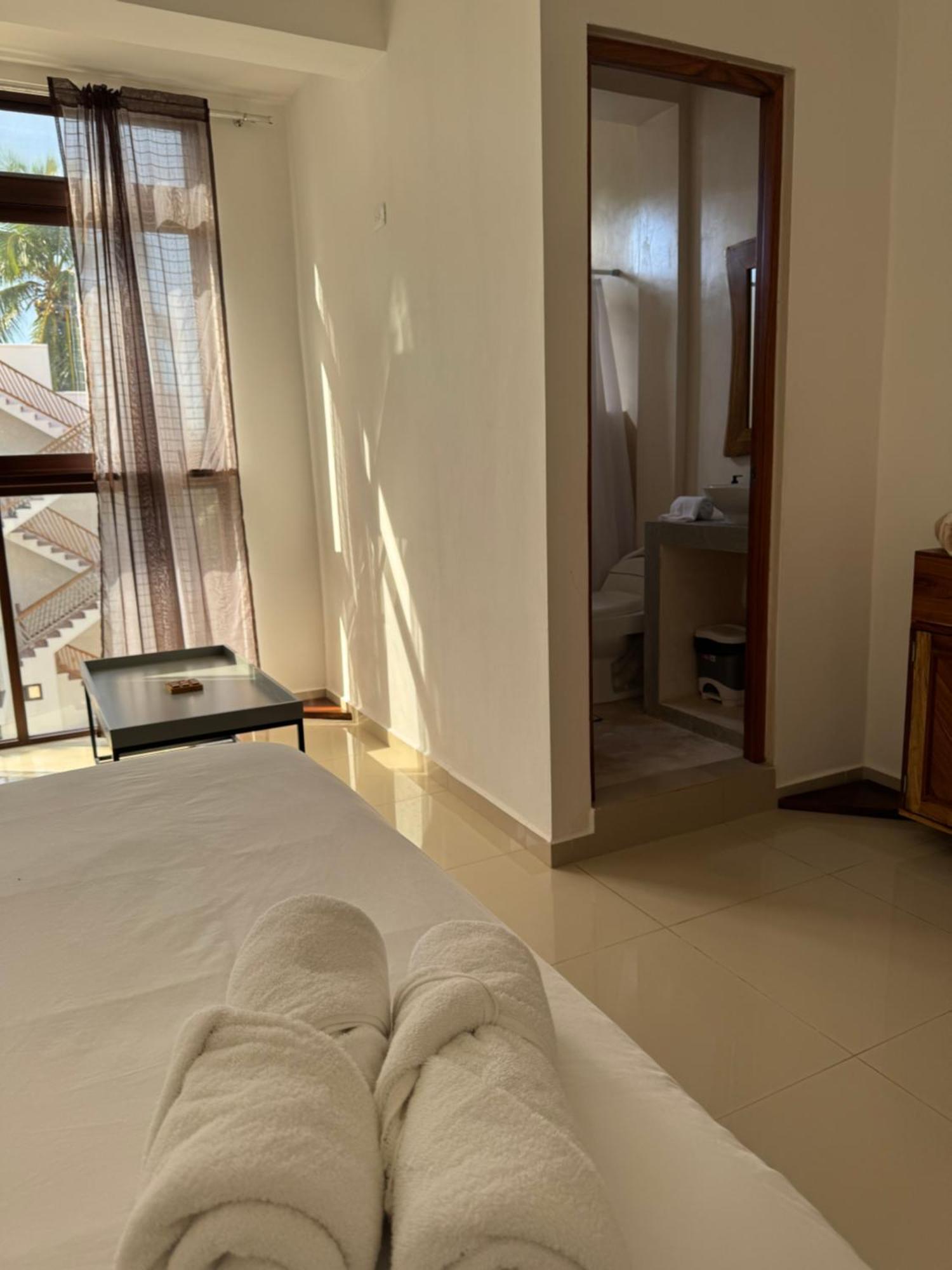 Mexhe Hotel El Cuyo Kültér fotó