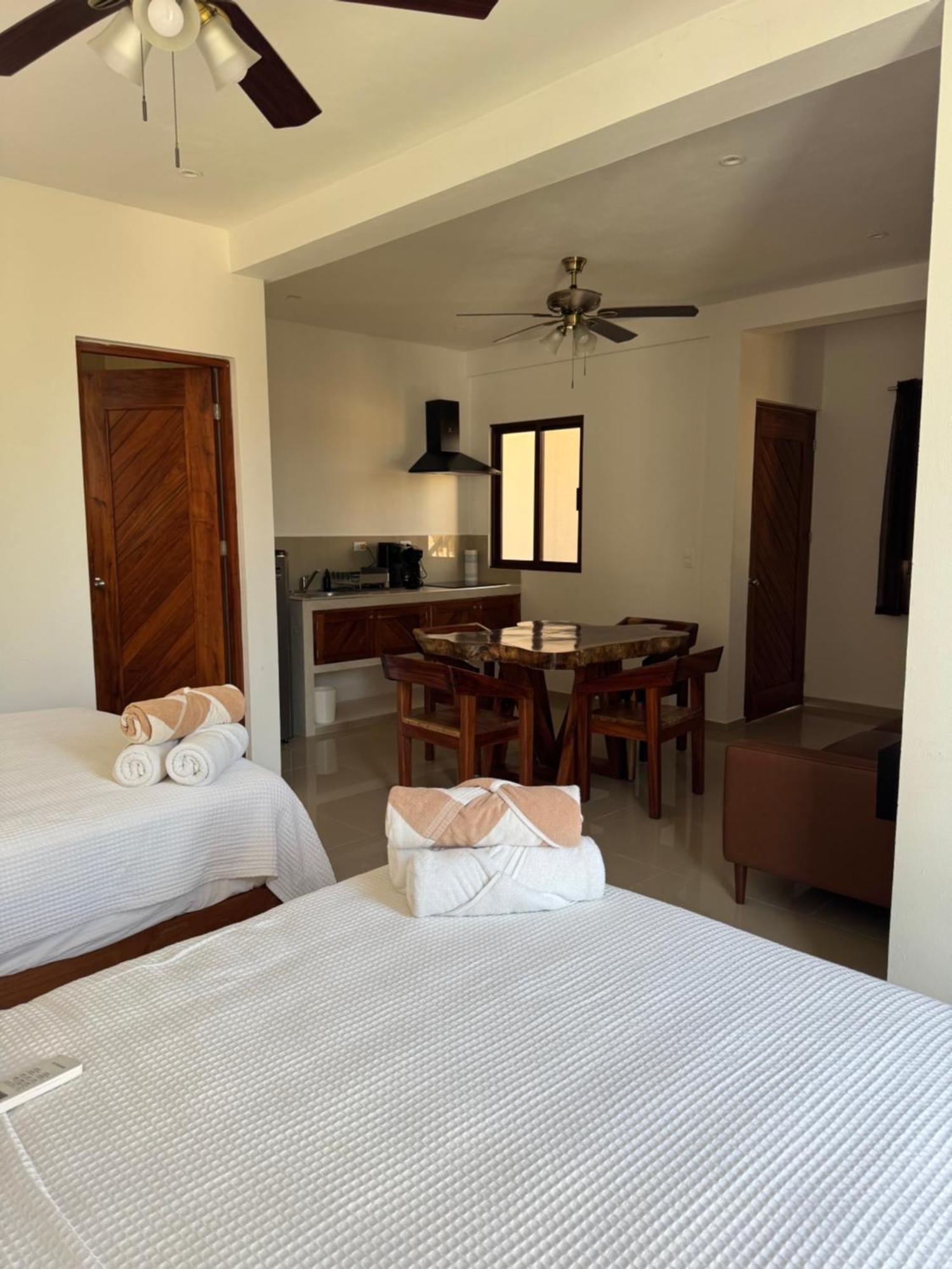 Mexhe Hotel El Cuyo Kültér fotó