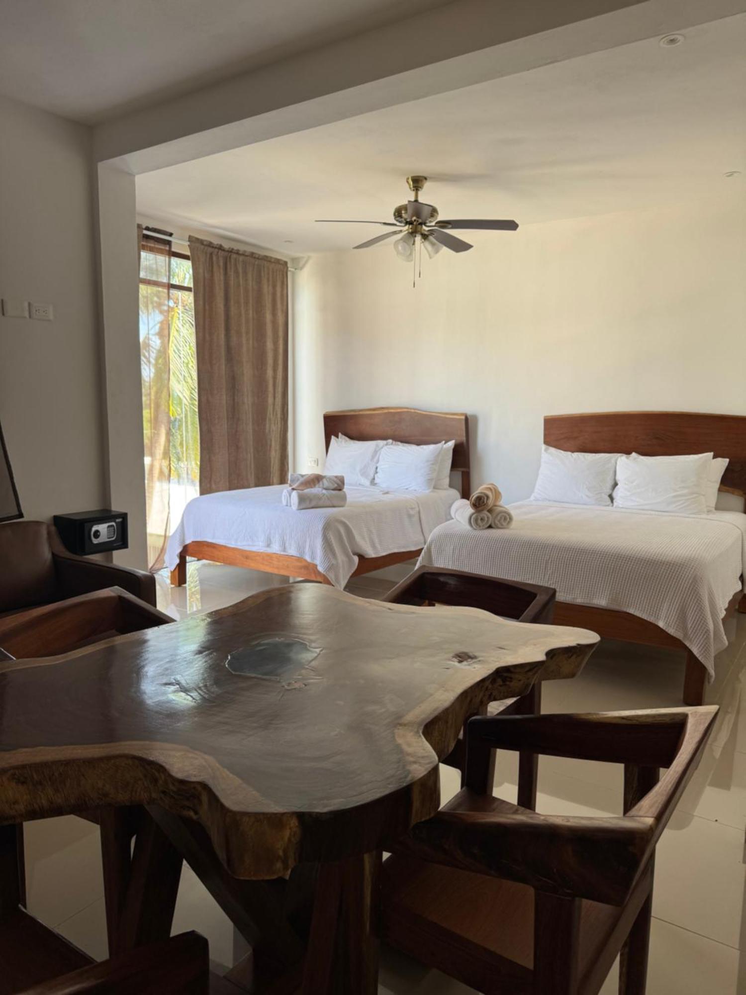 Mexhe Hotel El Cuyo Kültér fotó
