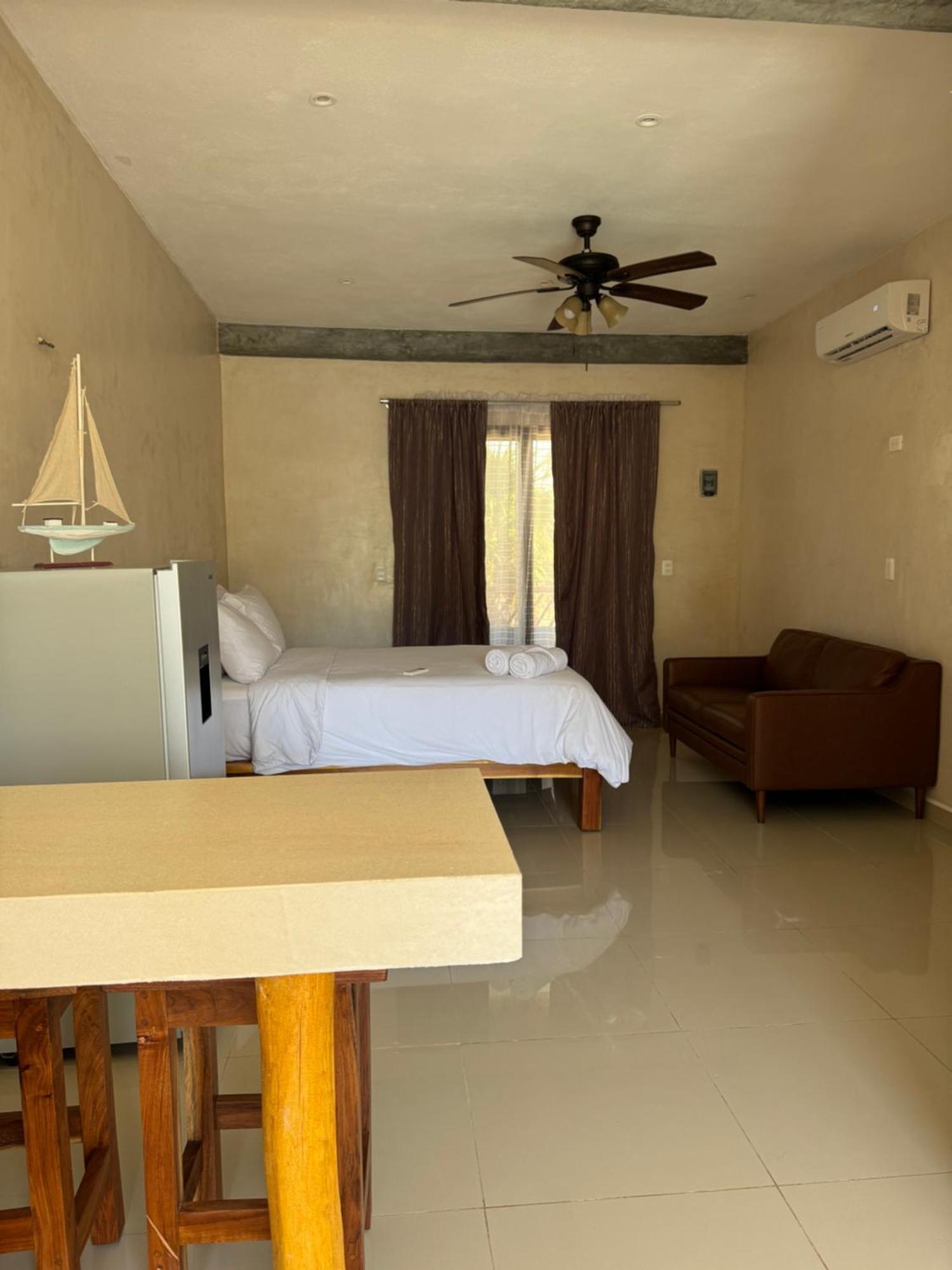 Mexhe Hotel El Cuyo Kültér fotó