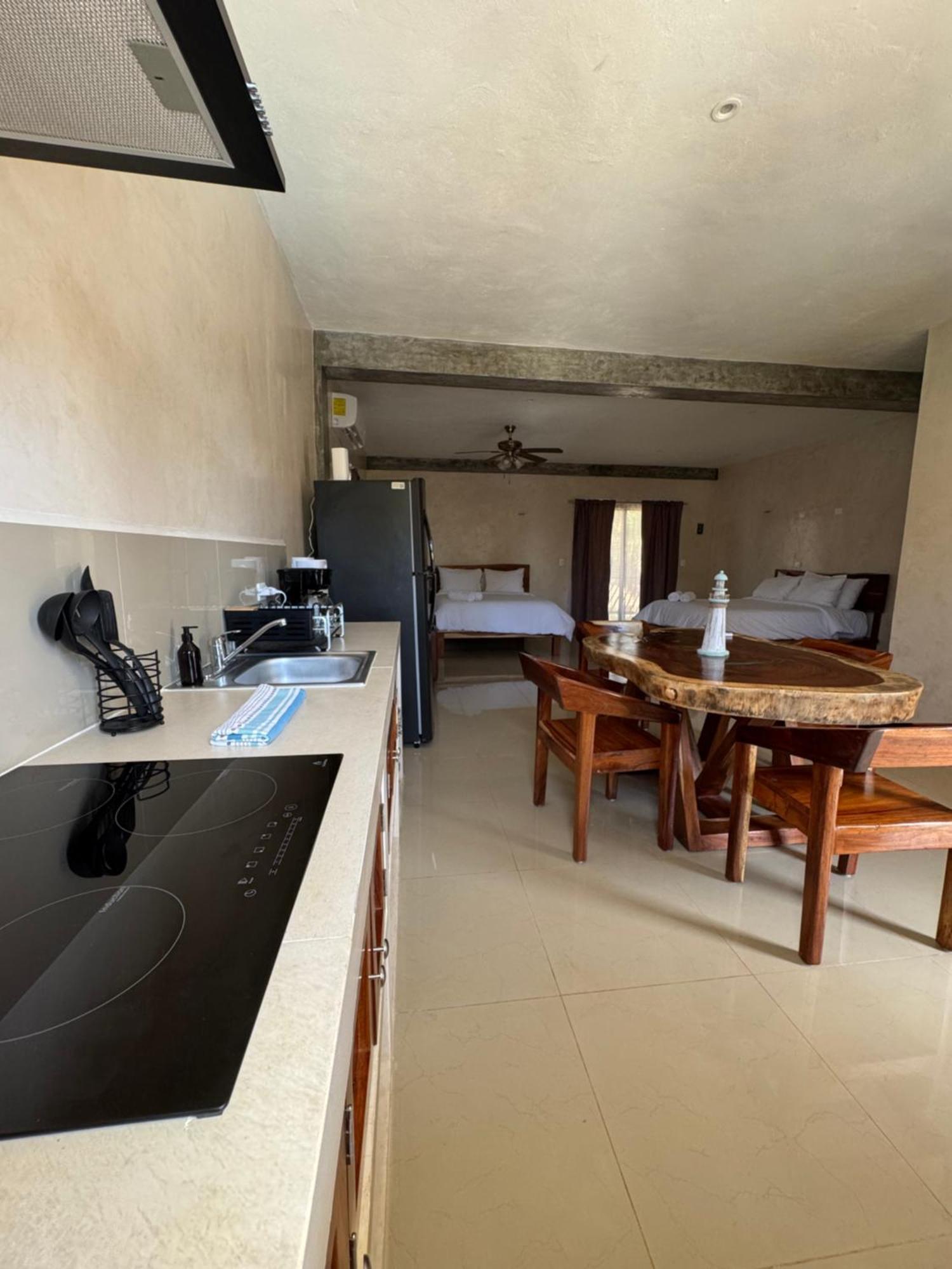 Mexhe Hotel El Cuyo Kültér fotó