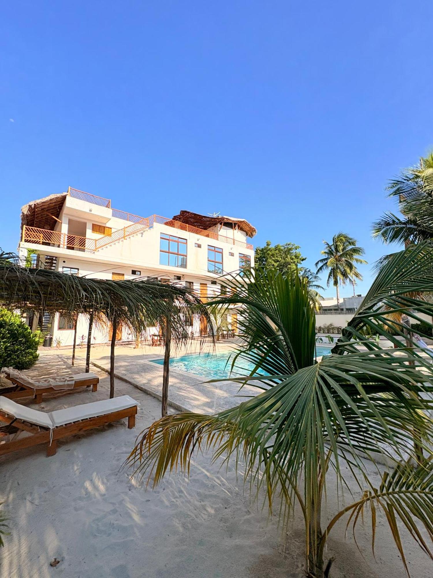 Mexhe Hotel El Cuyo Kültér fotó