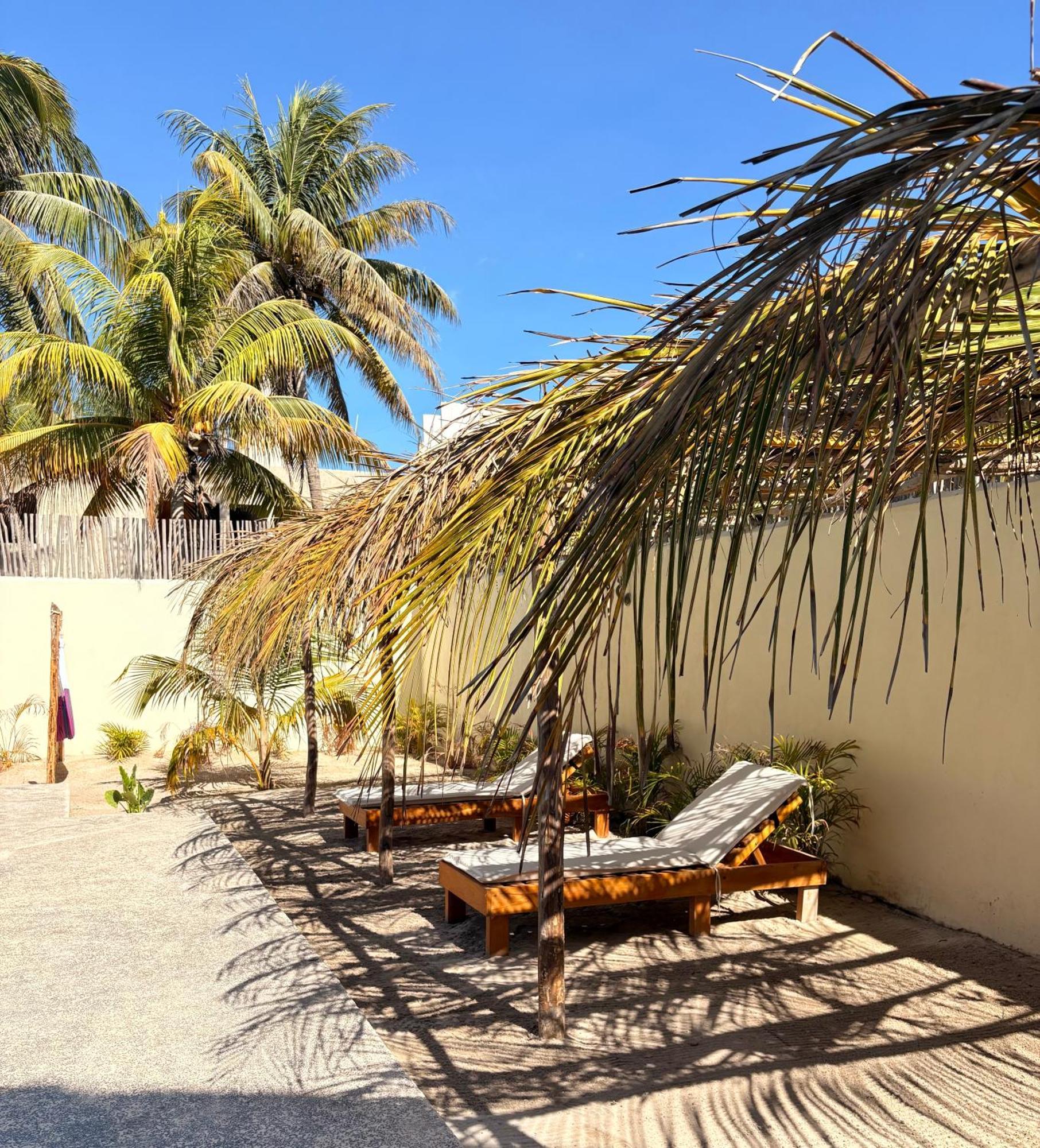 Mexhe Hotel El Cuyo Kültér fotó
