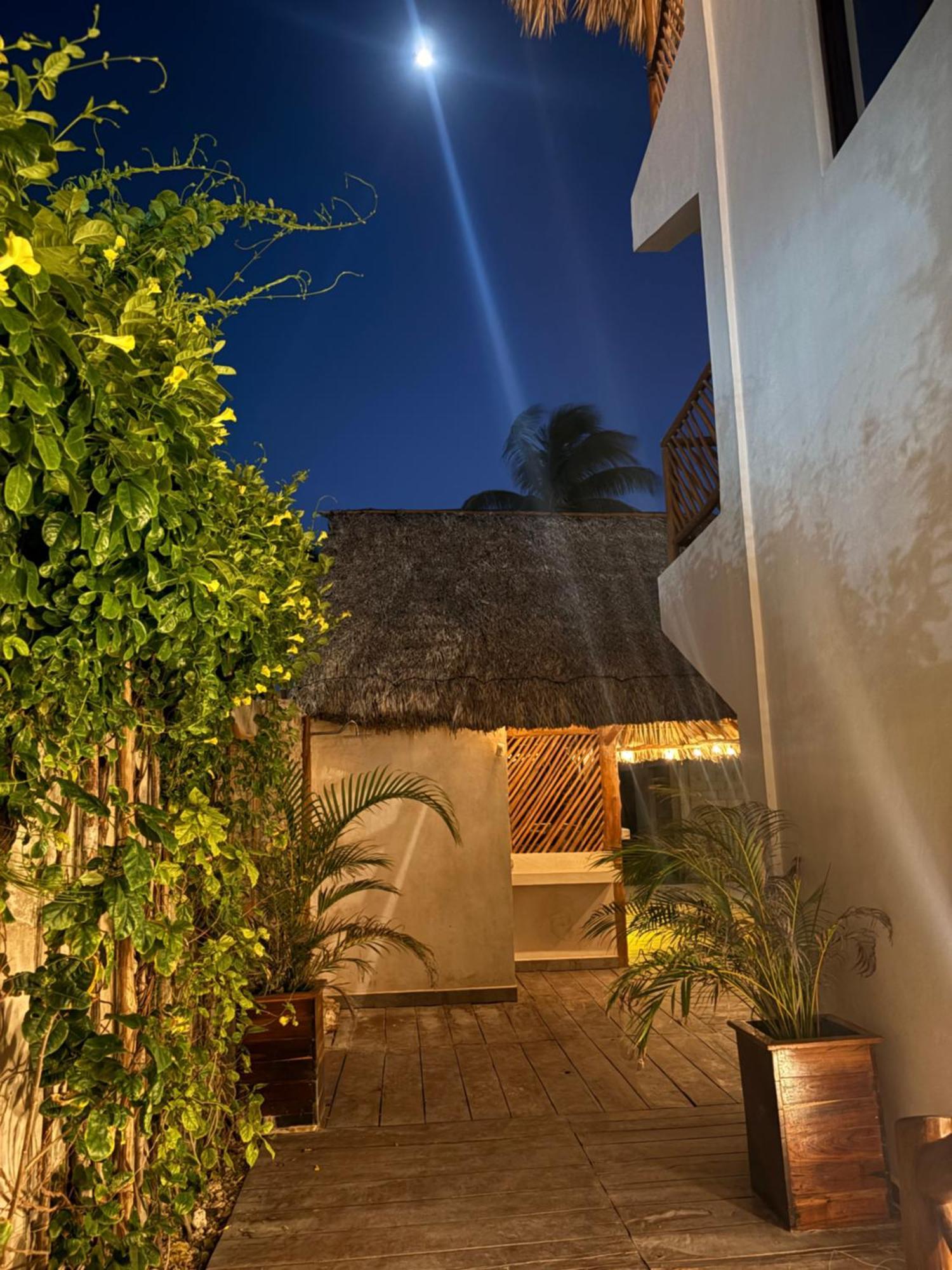 Mexhe Hotel El Cuyo Kültér fotó
