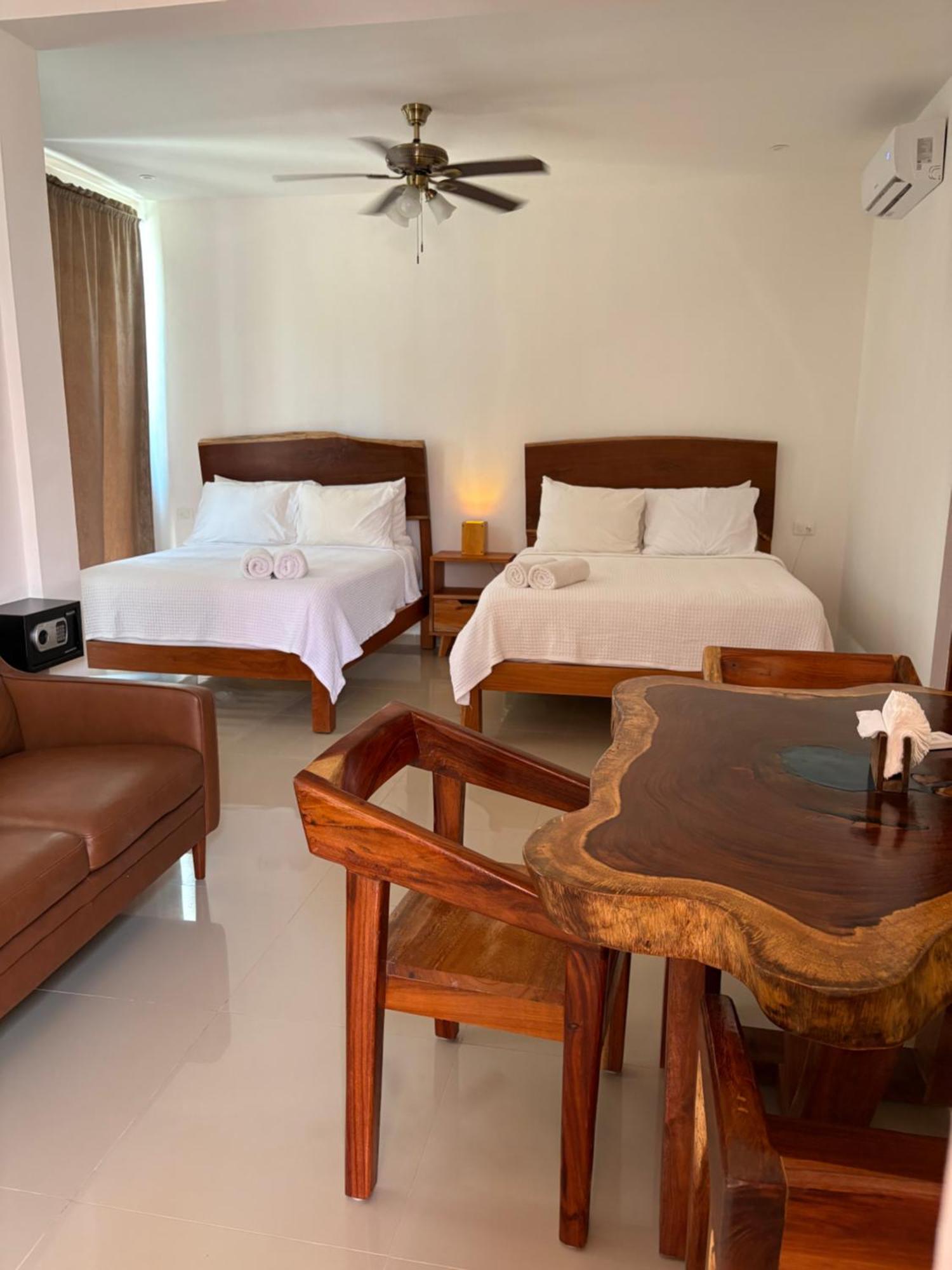 Mexhe Hotel El Cuyo Kültér fotó